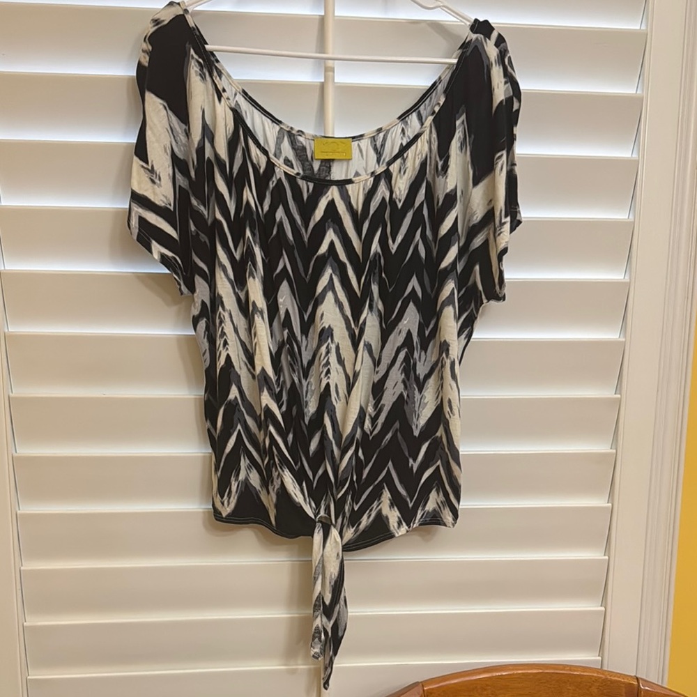 MOD Lusive  Black and White Flutter Sleeve Blouse